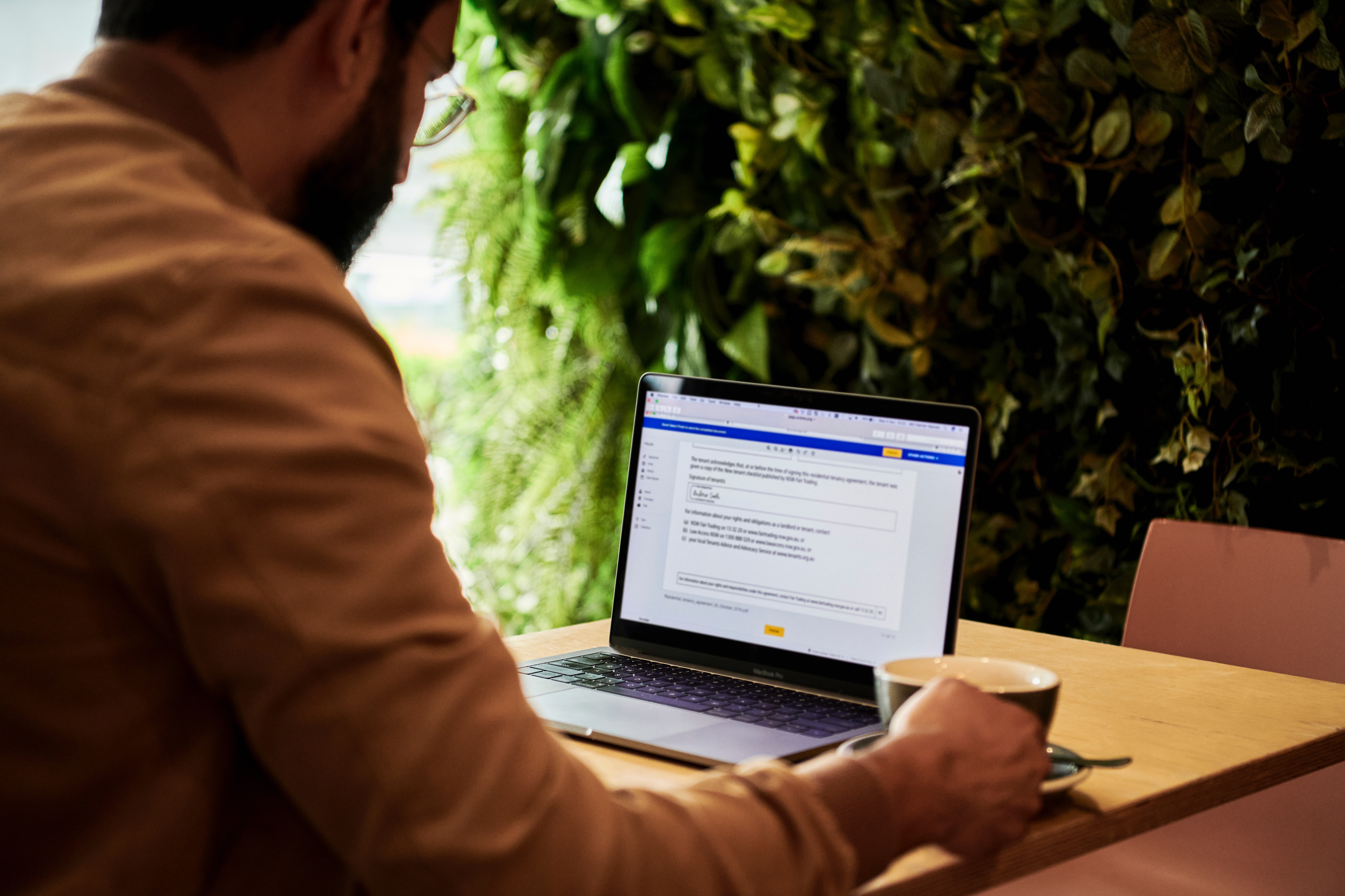 Man working on a computer in a coffee shop